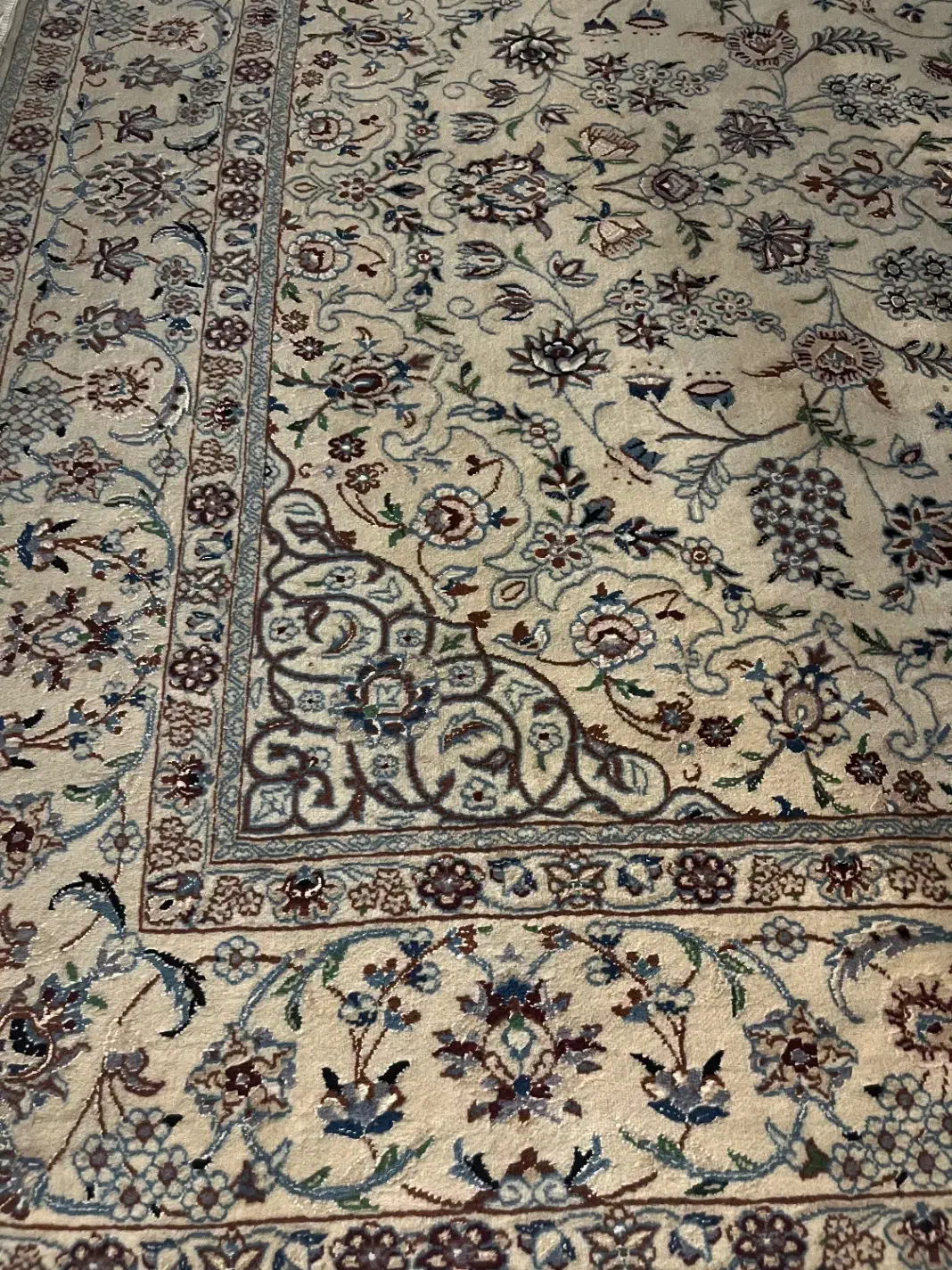 فرش شش متری و کناره چهارمتری نائین گل ابریشم ۹لا|فرش|تهران, ولنجک|دیوار