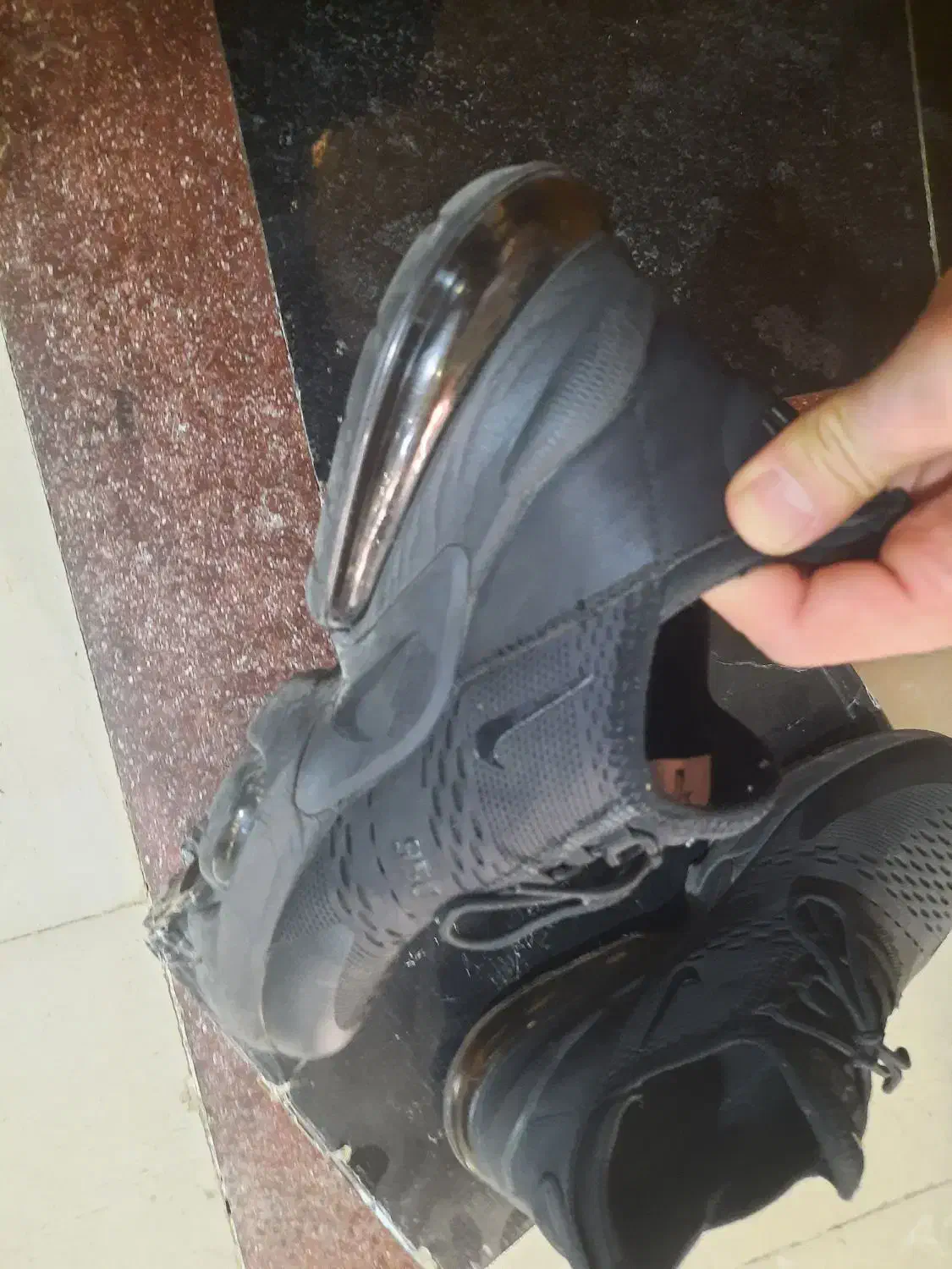 کتونی نایک خوش پا در حد|کیف، کفش، کمربند|اندیشه, اندیشه فاز ۲|دیوار