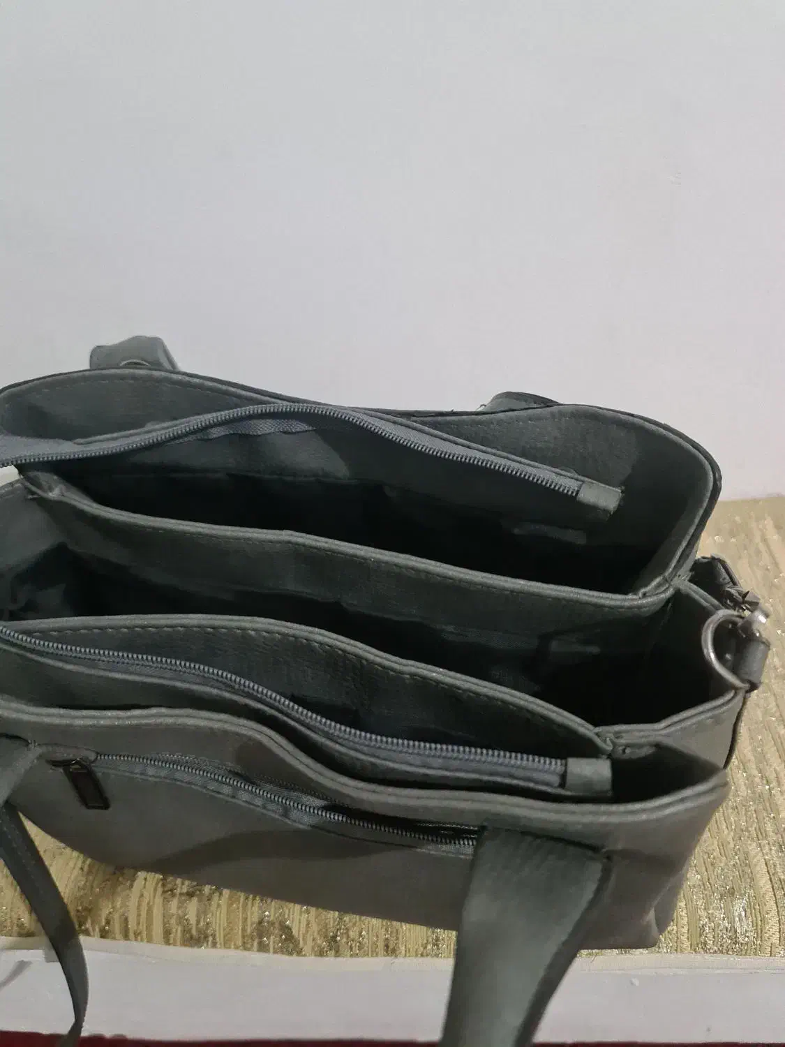 کیف طوسی|کیف، کفش، کمربند|کرمانشاه, |دیوار