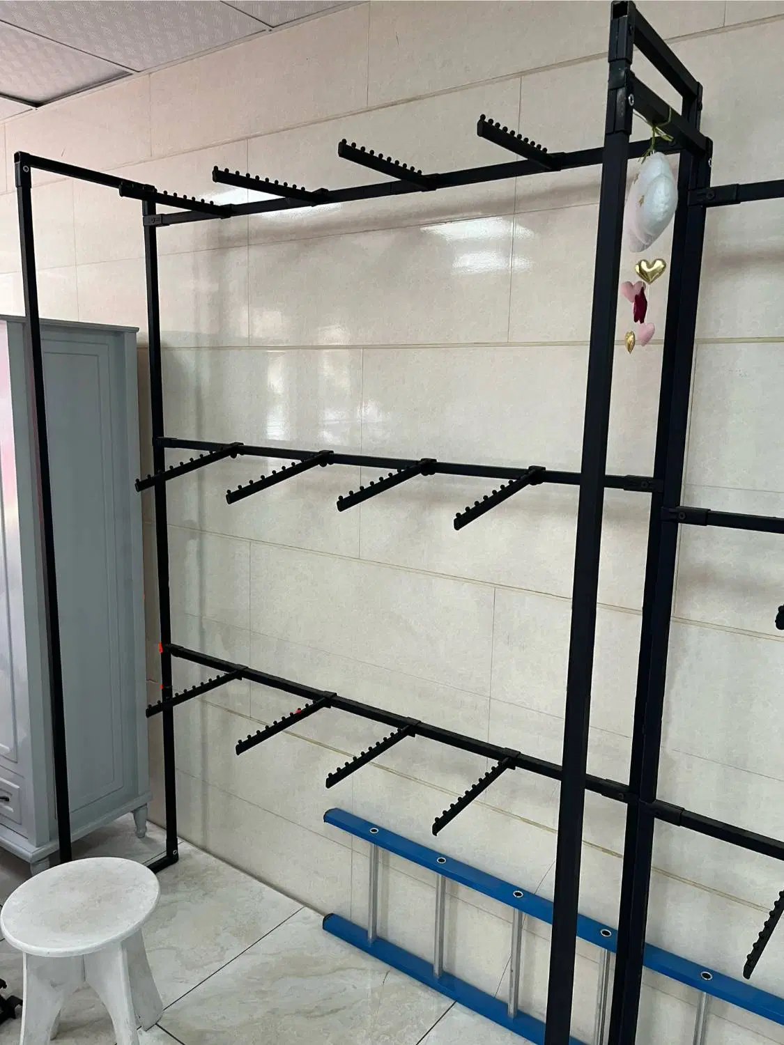 رگال|بندرخت و رخت‌آویز|قزوین, |دیوار