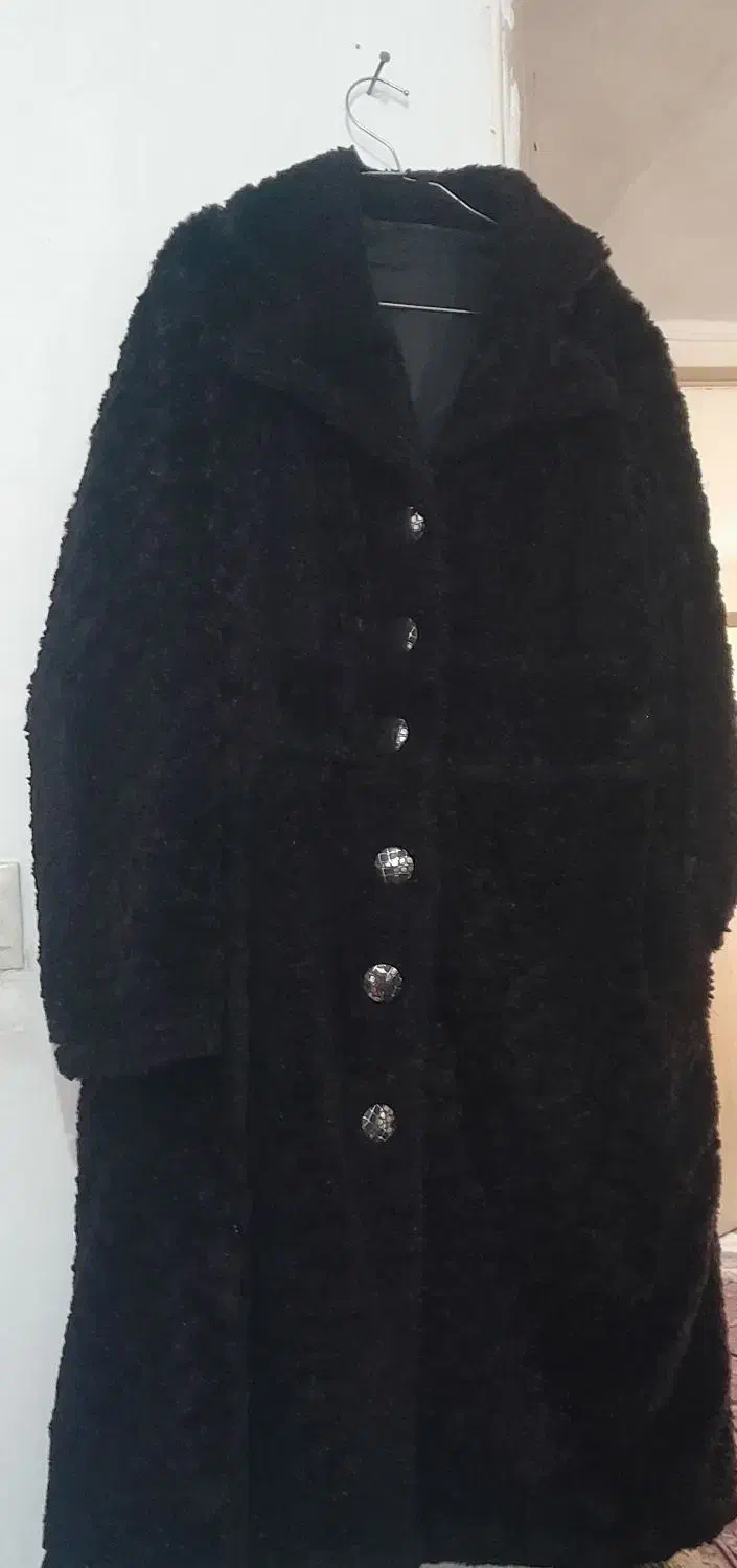 پالتو|لباس|نیشابور, میدون بار|دیوار