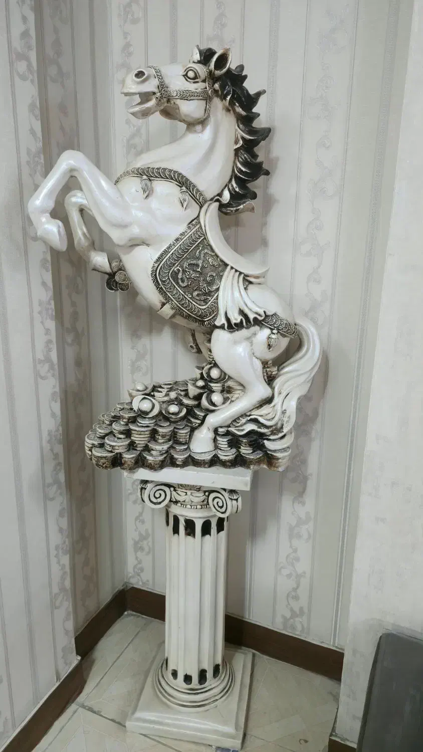 مجسمه به همرا پایه|مجسمه، تندیس، ماکت|قدس, شهر‌قدس|دیوار