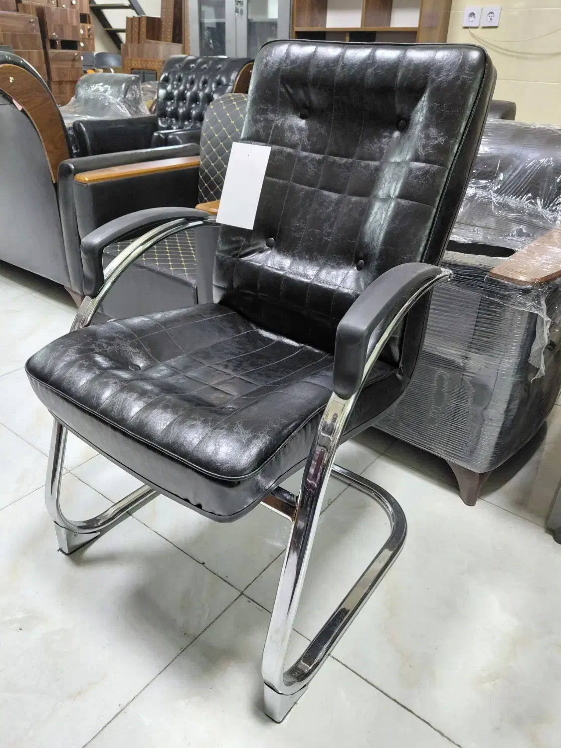 صندلی کنفرانسی کد ۷۶ میز کارمندی کد ۷۹۳۳ کمد فلزی|دفتر کار|کرج, حصارک پایین|دیوار