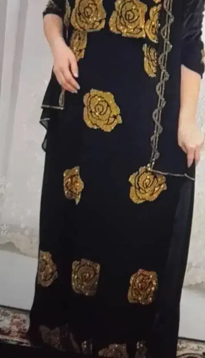 نگین کاری انواع لباس و روسری|لباس|نوشین شهر, |دیوار