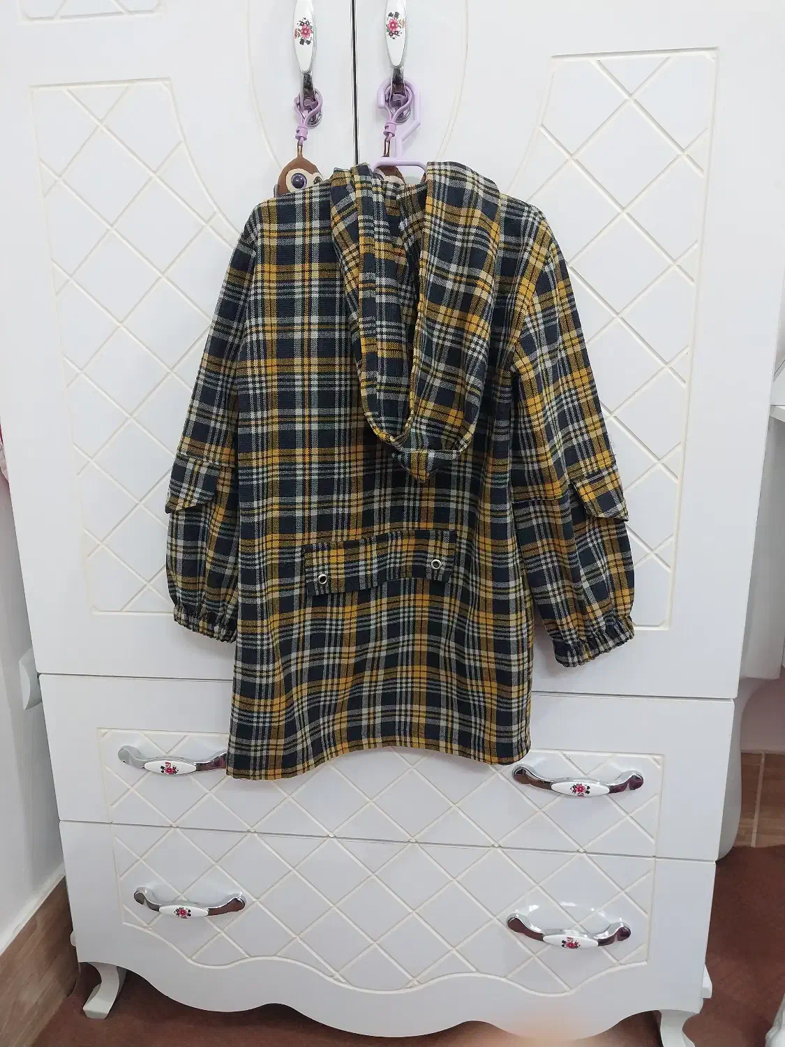 تعدادی لباس دخترانه|لباس|برخوار, |دیوار