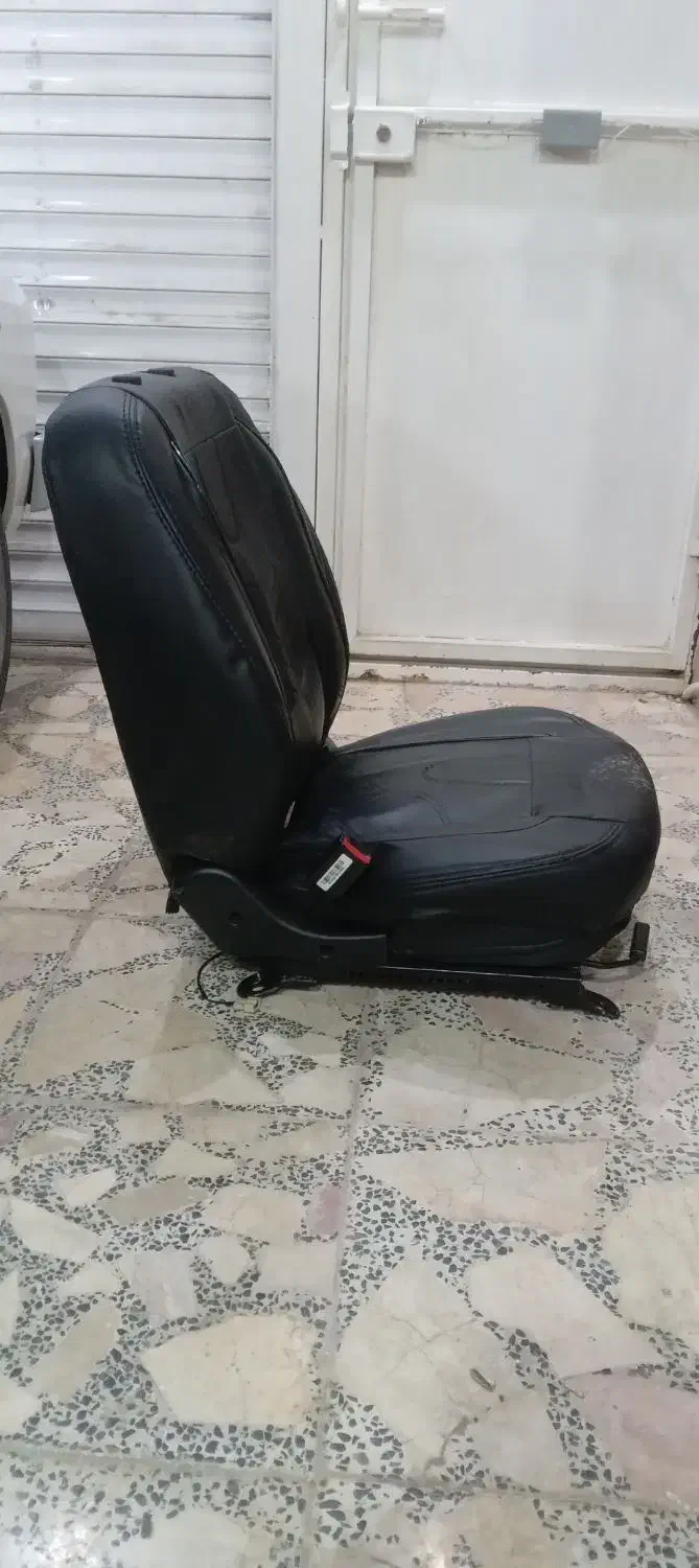 صندلی در حد نو به همراه روکش صندلی|قطعات یدکی و لوازم جانبی|گالیکش, |دیوار