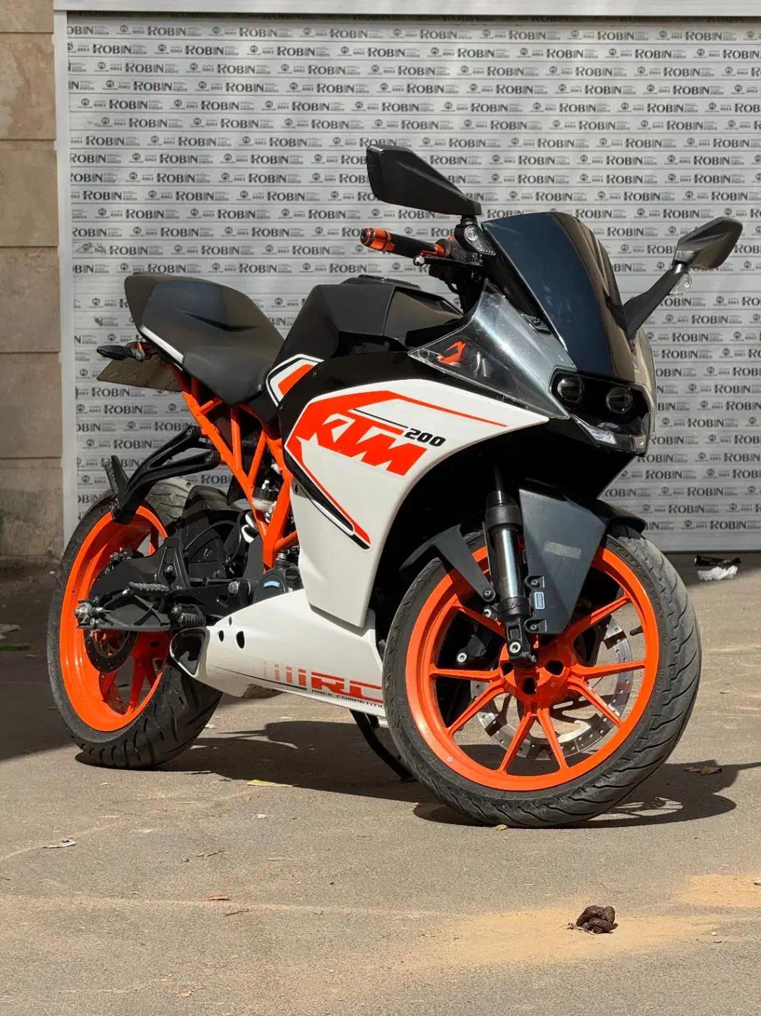Ktm rc|موتورسیکلت|شیراز, باغ تخت|دیوار