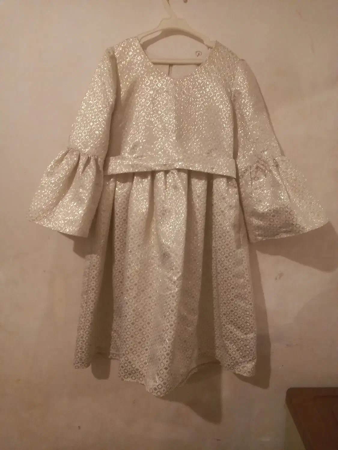 لباس دخنرانه|لباس|رشت, کوی فکوری|دیوار