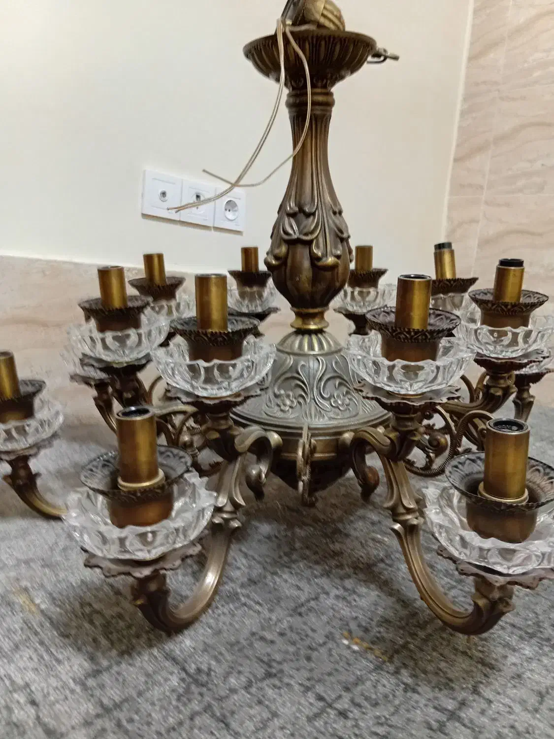 لوستر ۸ شاخه دوبل برنجی با لاله بسیار مرغوب|لوستر و چراغ آویز|کرمانشاه, |دیوار