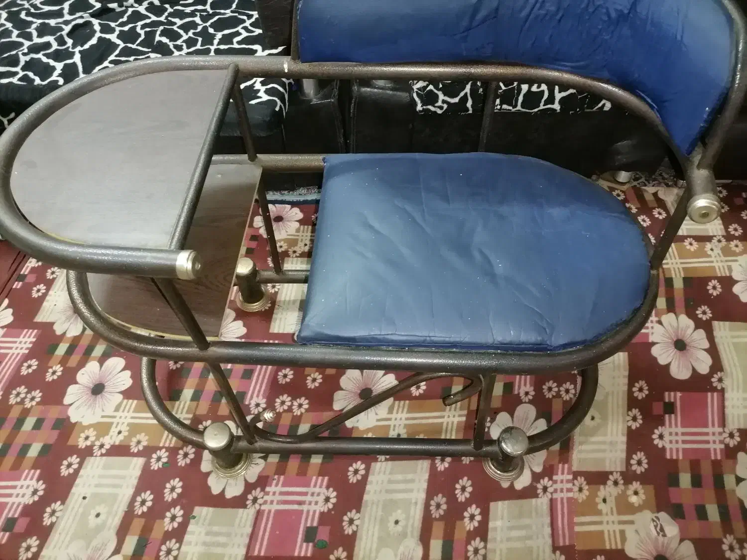 میز تلفن|میز تلفن|شیراز, سینما سعدی|دیوار