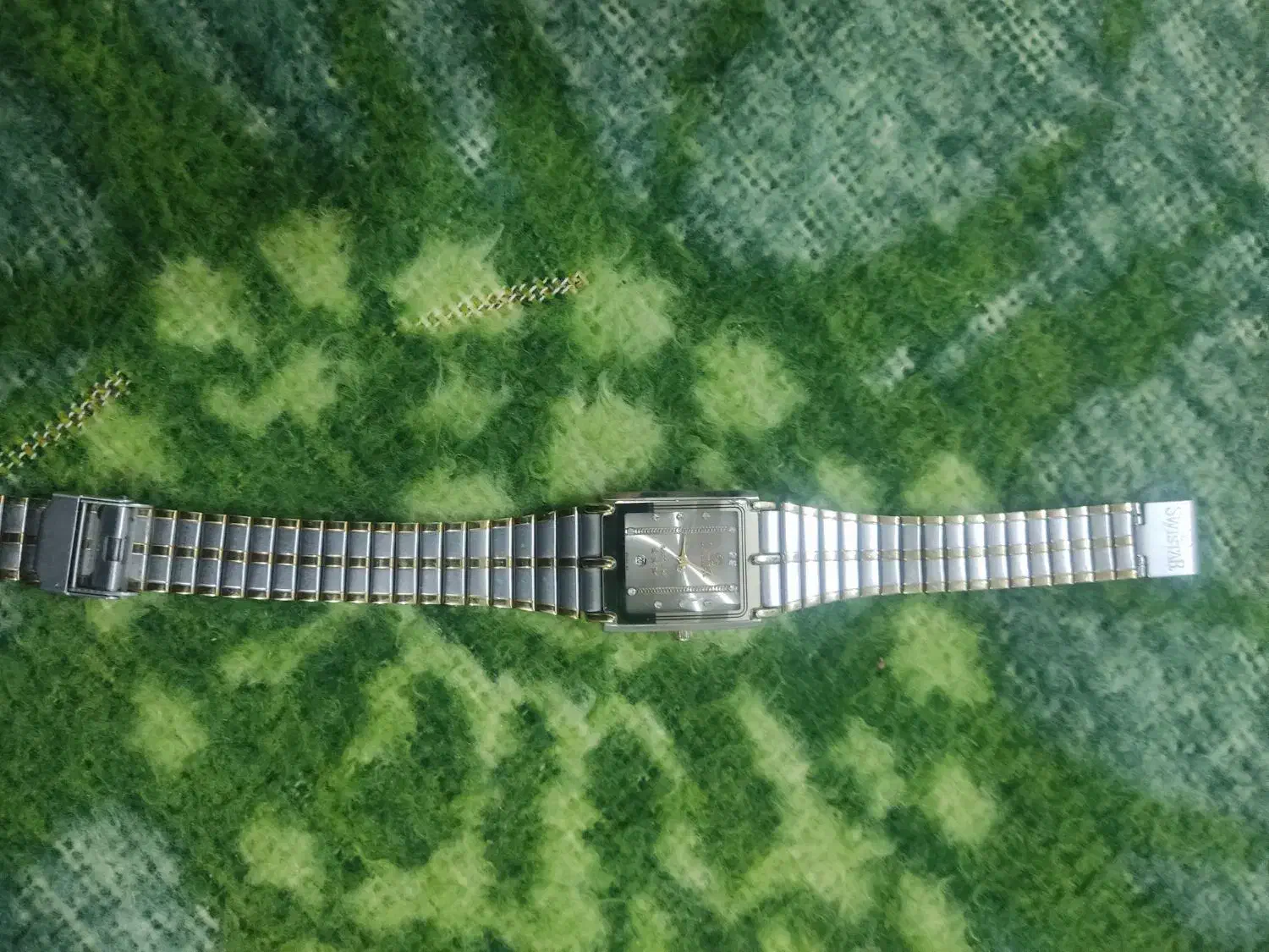 ساعت سویستاراصلی|ساعت|مرودشت, ژیان|دیوار