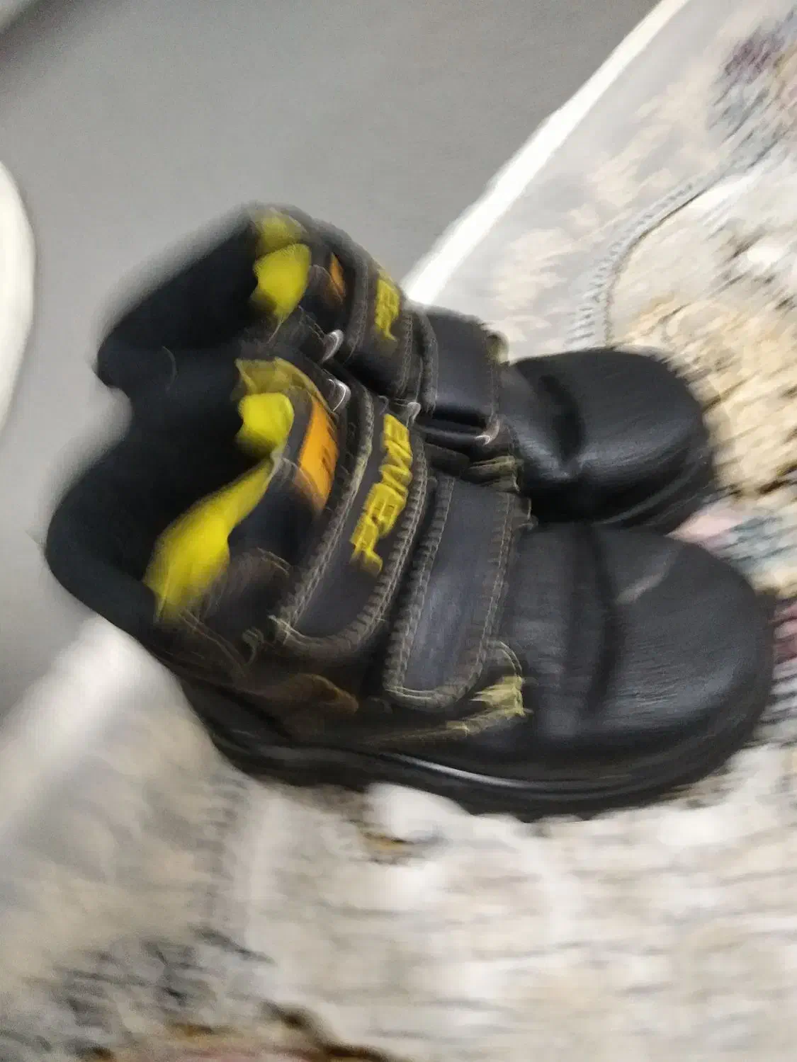 یک عدد نیم بوت در حد نو|کیف، کفش، کمربند|نسیم‌شهر, |دیوار