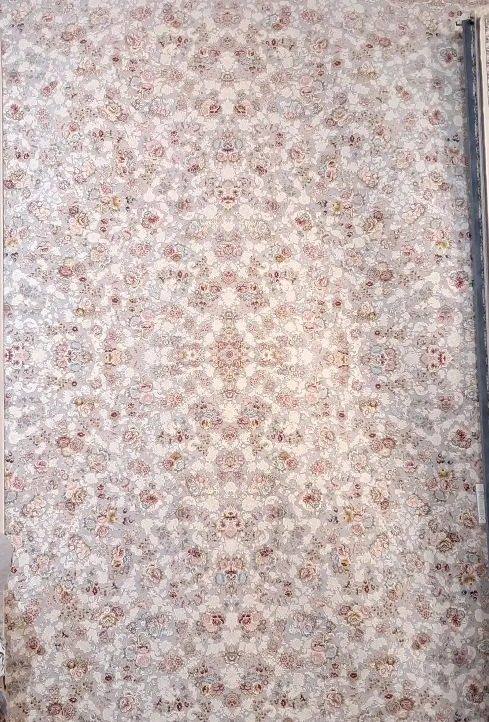 فرش نو داخل کاور جهیزیه عروس|فرش|گناباد, |دیوار