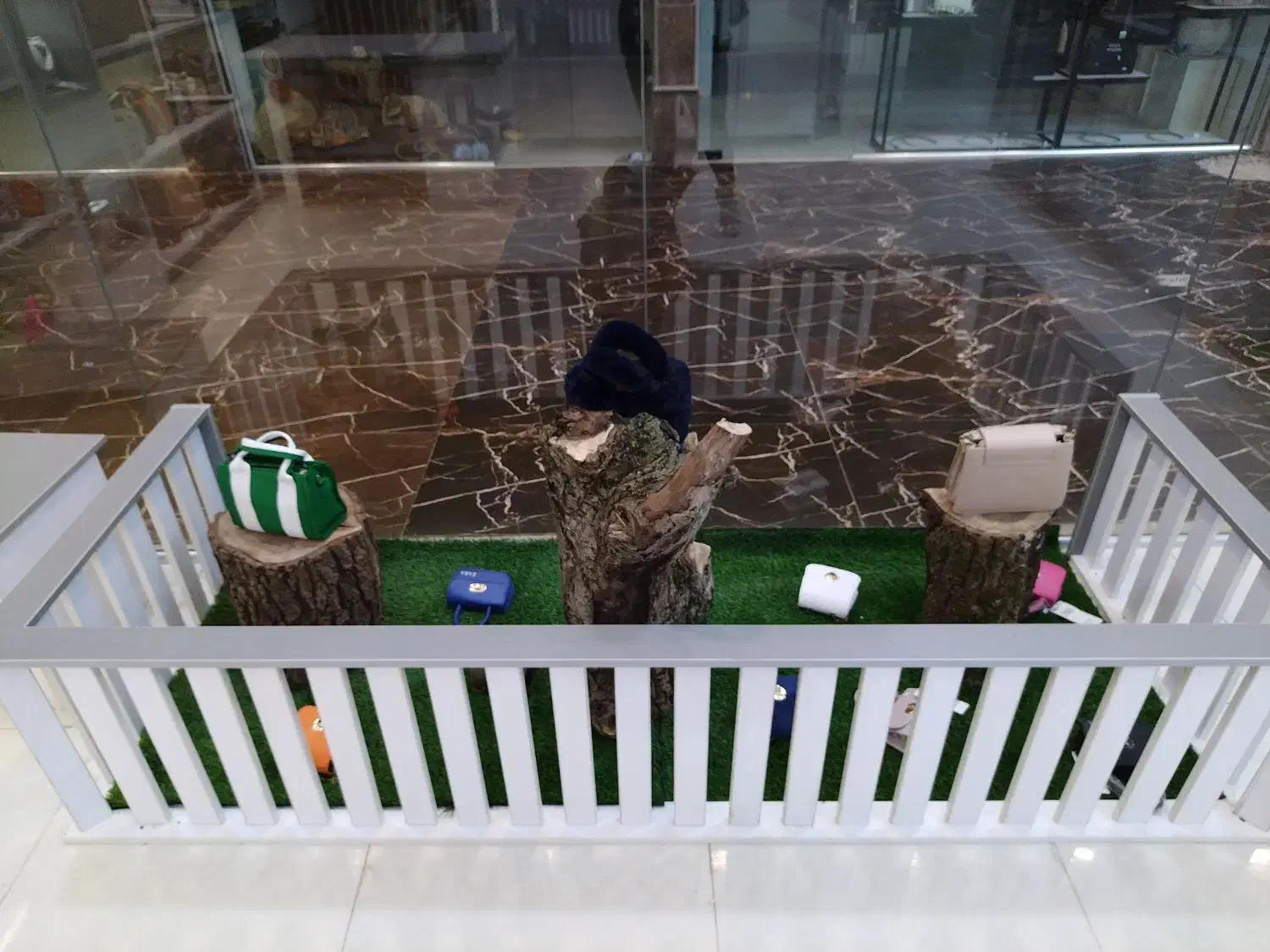 دکور مغازه تمام ام دی اف درجه یک|فروشگاه و مغازه|بهشهر, |دیوار