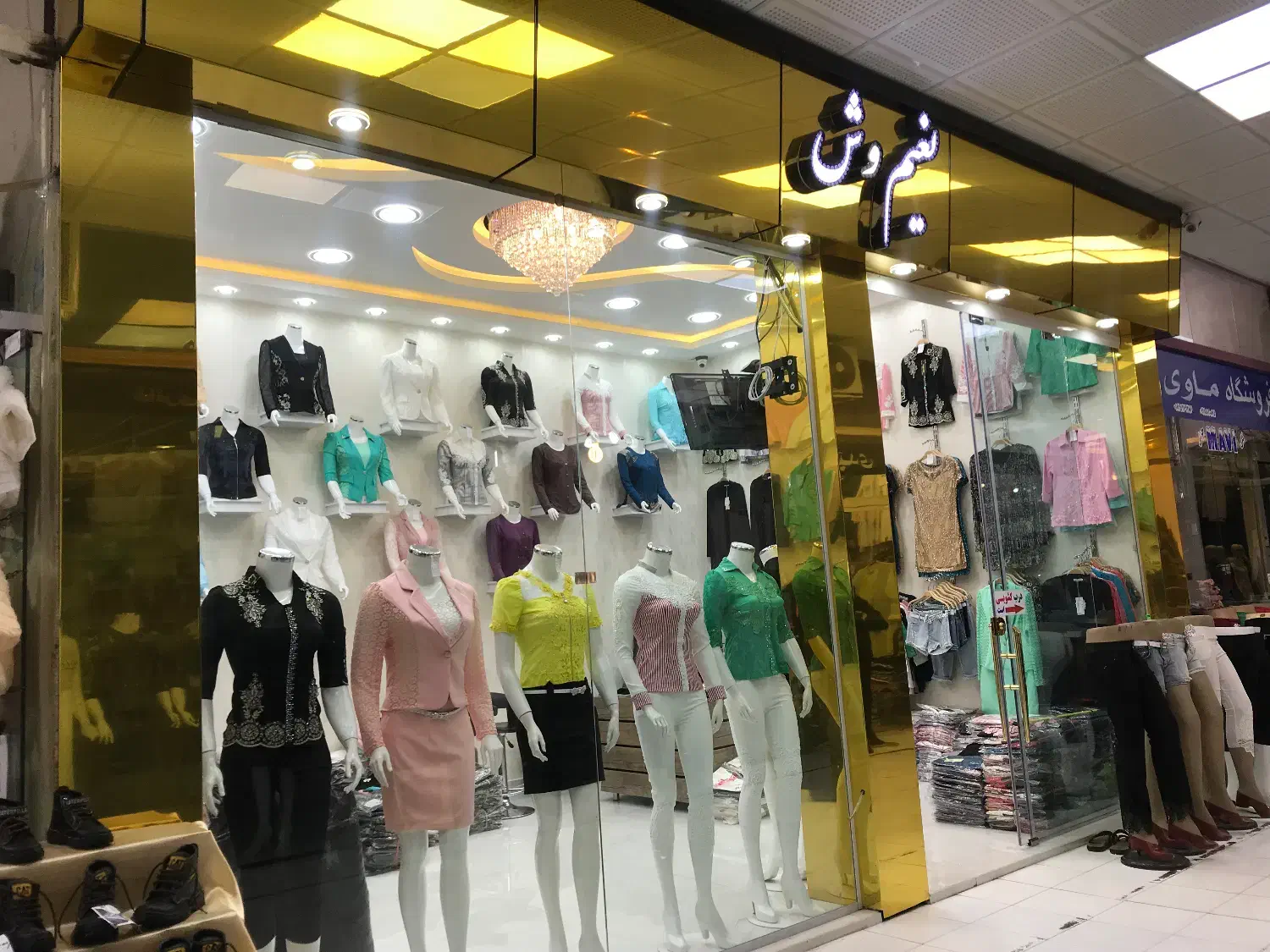 مغازه دو باب دو دهنه دیوار وسط برداشته شده|فروش مغازه و غرفه|آستارا, |دیوار