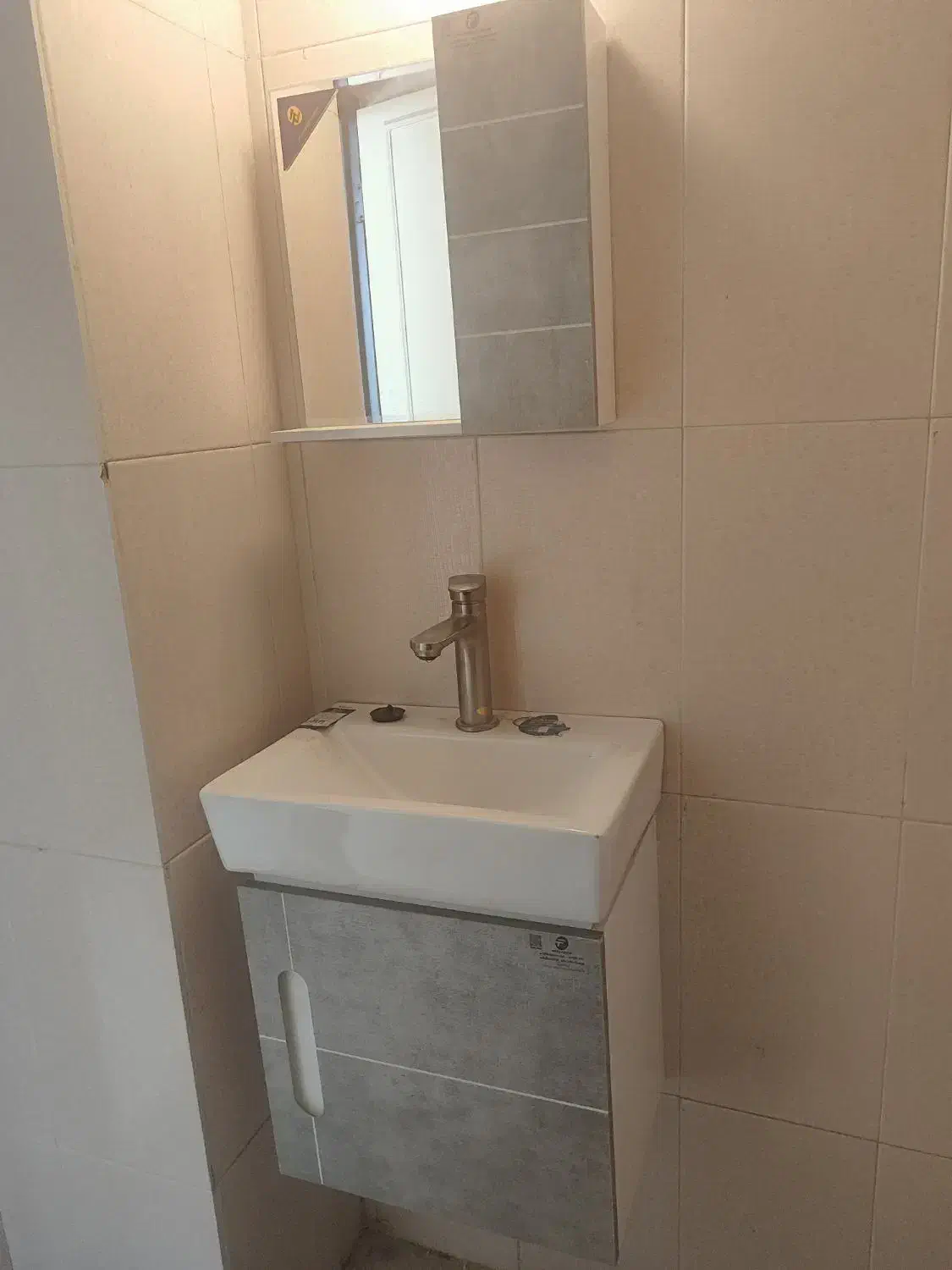 روشویی و آینه نو|لوازم سرویس بهداشتی|اصفهان, اصفهانک|دیوار