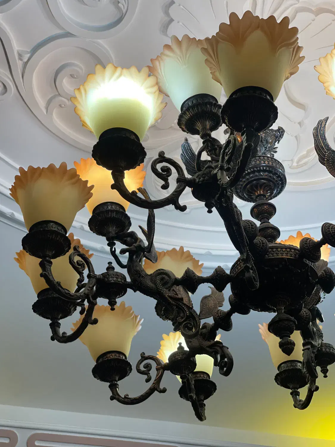 دو عدد لوستر ست برنزی کلاسیک|لوستر و چراغ آویز|لاهیجان, شیشه گران|دیوار