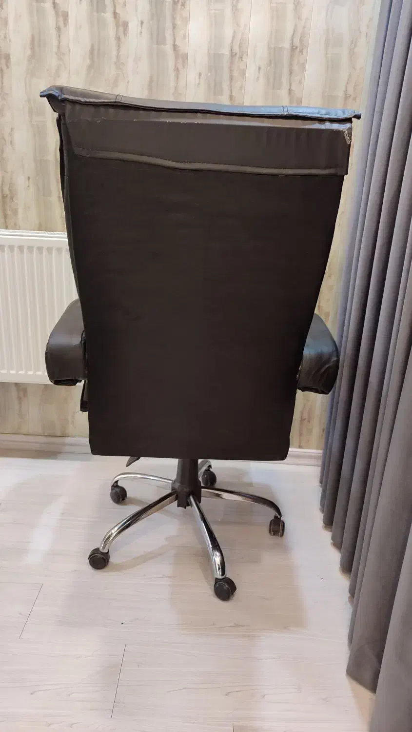 صندلی اداره|صندلی و نیمکت|بازرگان, |دیوار