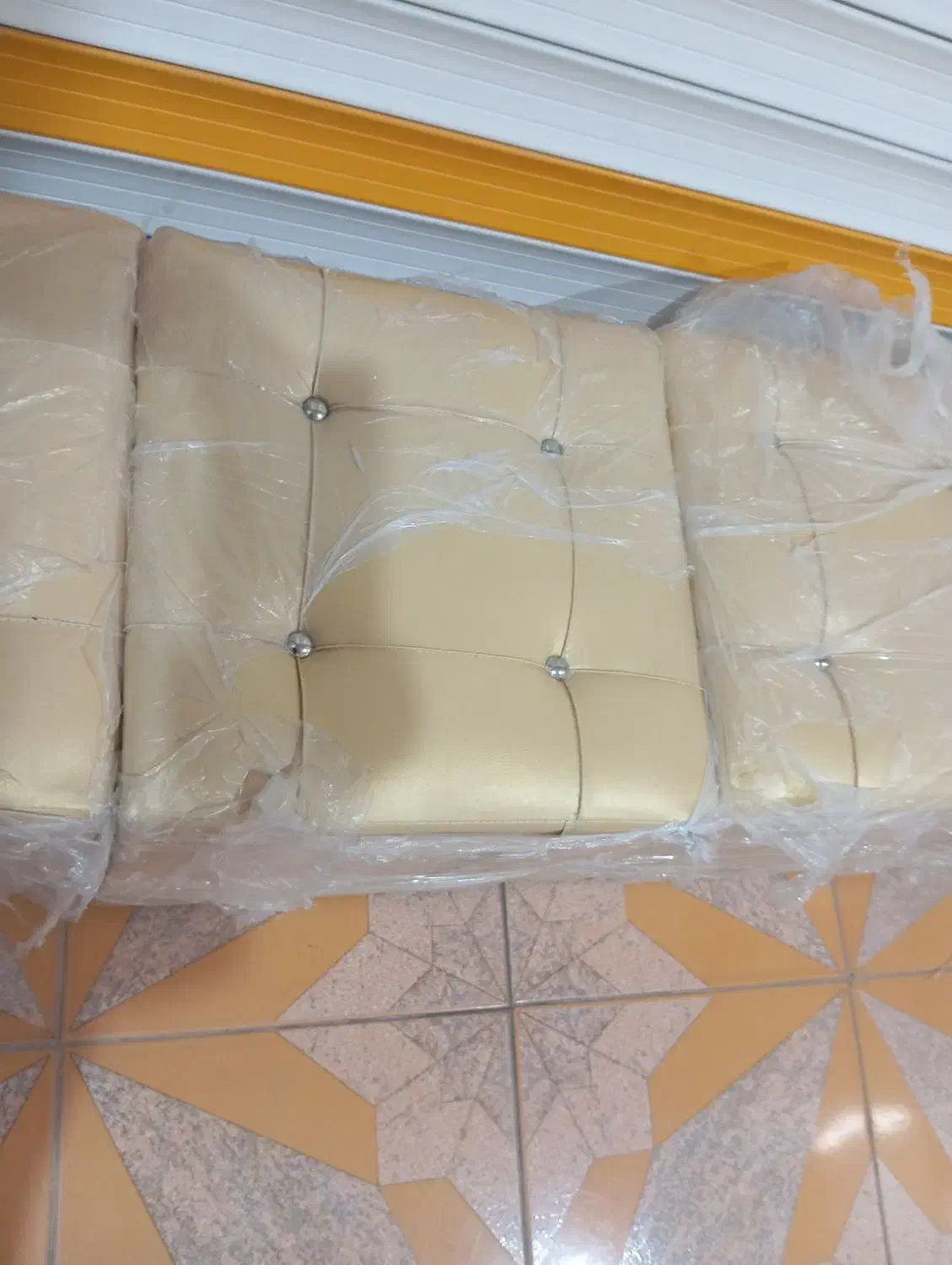 پاف|صندلی و نیمکت|کوهدشت, |دیوار