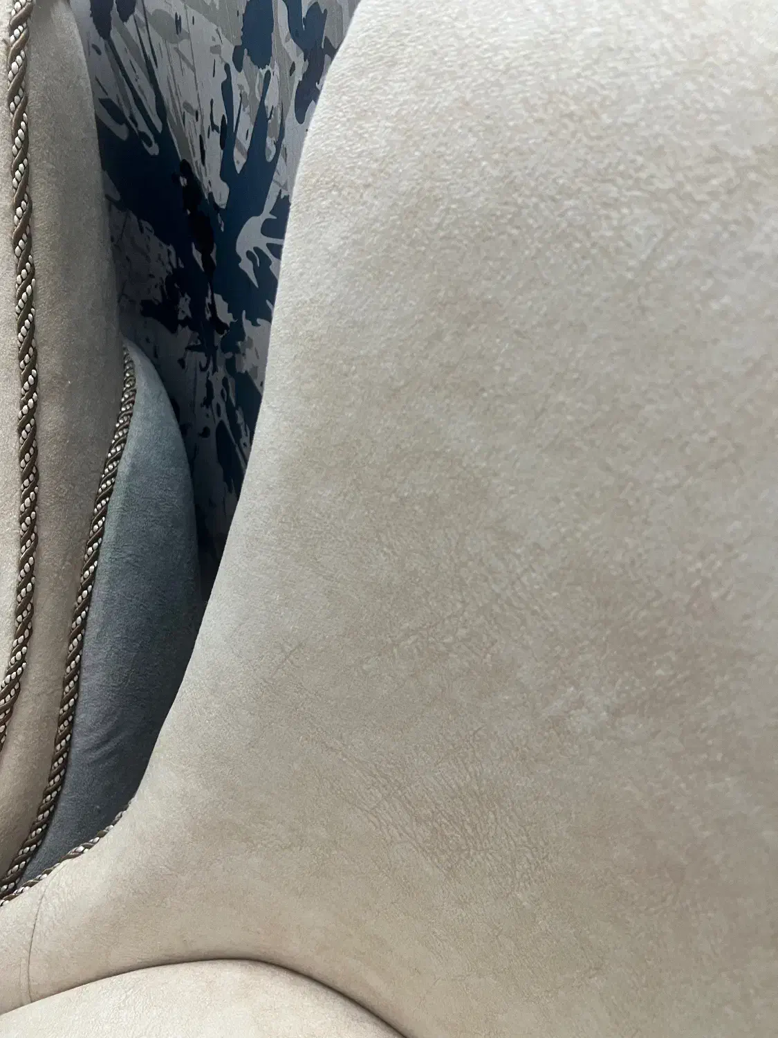 صندلی|میز و صندلی غذاخوری|اصفهان, جاوان|دیوار