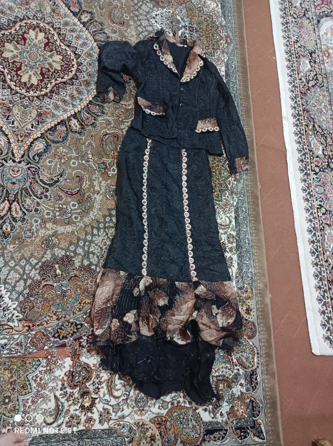 لباس مجلسی|لباس|رباط‌کریم, نصیرشهر|دیوار