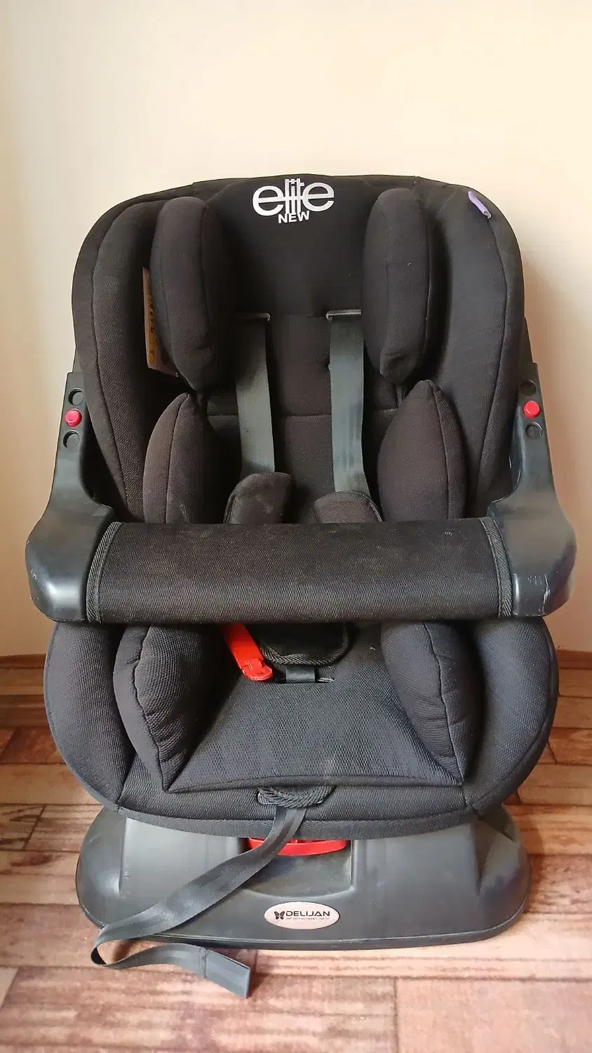 صندلی غذا و صندلی ماشین|تخت و صندلی بچه|شیراز, فخرآباد (دروازه کازرون)|دیوار