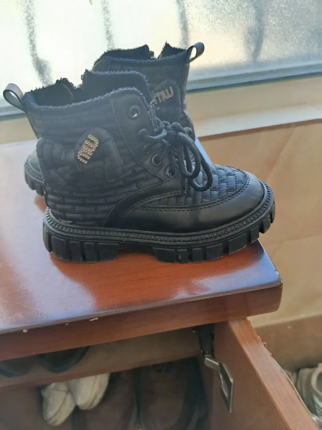 سلام ،پوتین دخترونه سایز ۲۶|کفش و لباس بچه|بروجرد, |دیوار