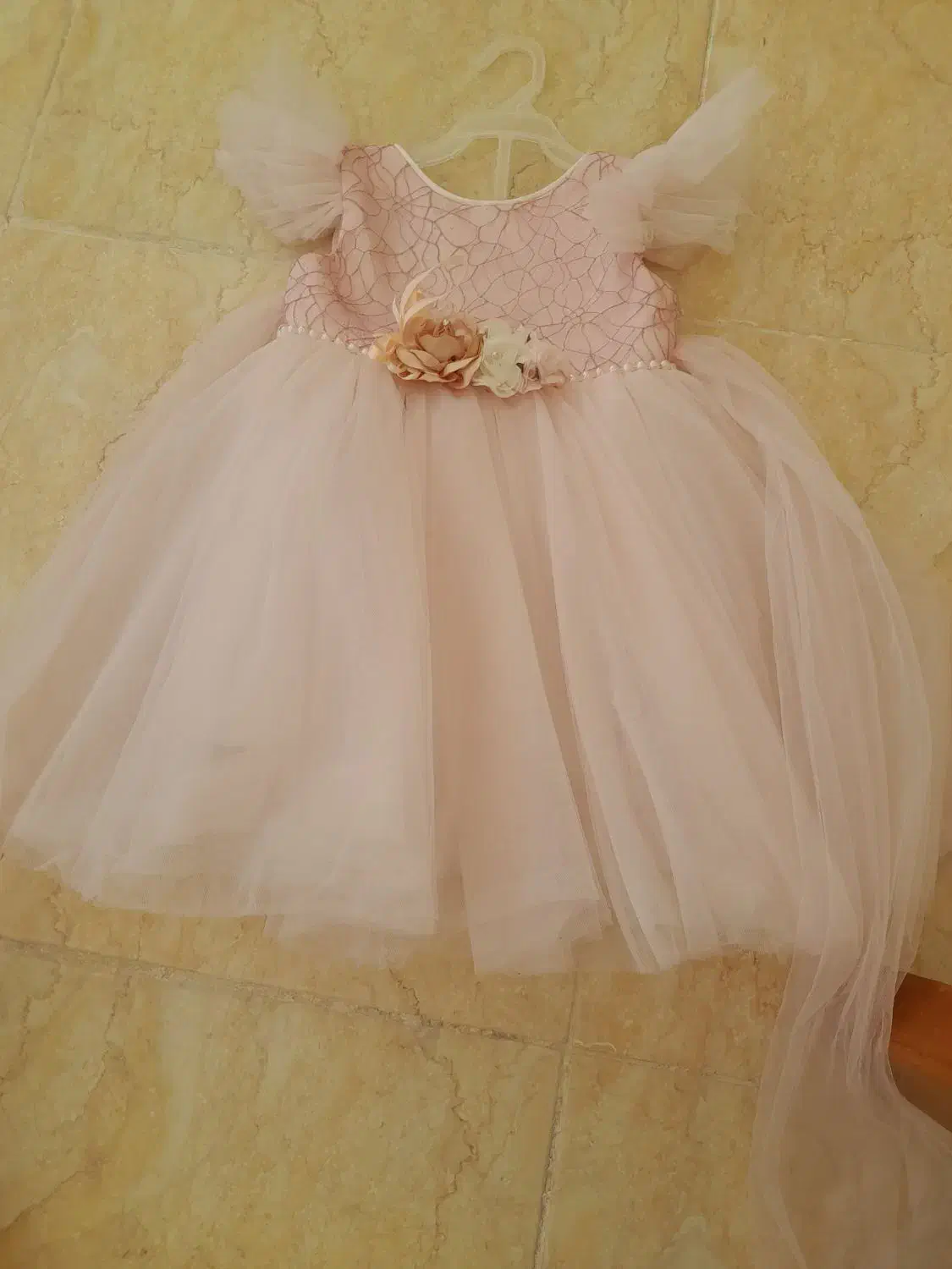 لباس بچگانه|لباس|مراغه, |دیوار