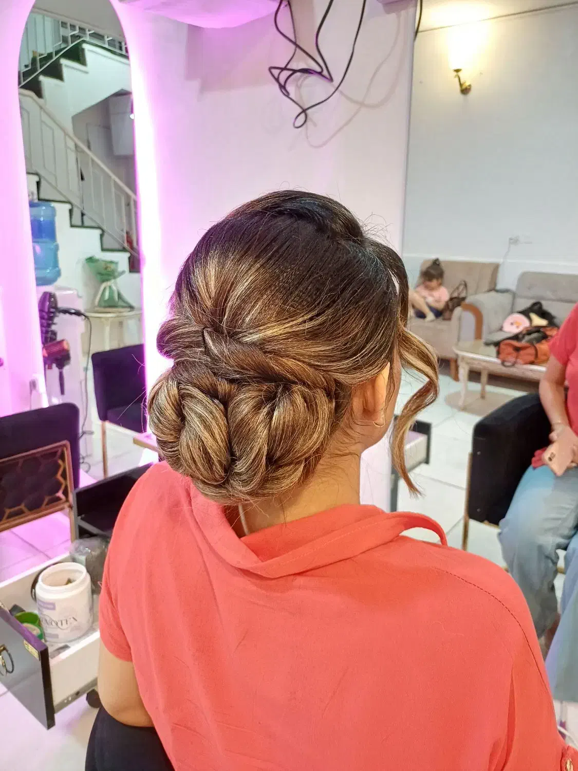 اجاره لاین درسالن زیبایی|خدمات آرایشگری و زیبایی|مشهد, تربیت (صدف)|دیوار