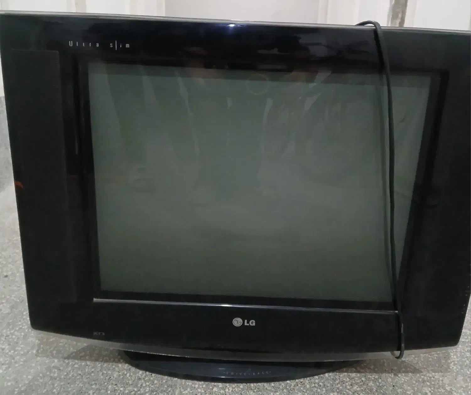 تلویزیون ال جی ۲۱ اینچ صفحه تخت|تلویزیون و پروژکتور|گلبهار, شهر جدید گلبهار|دیوار