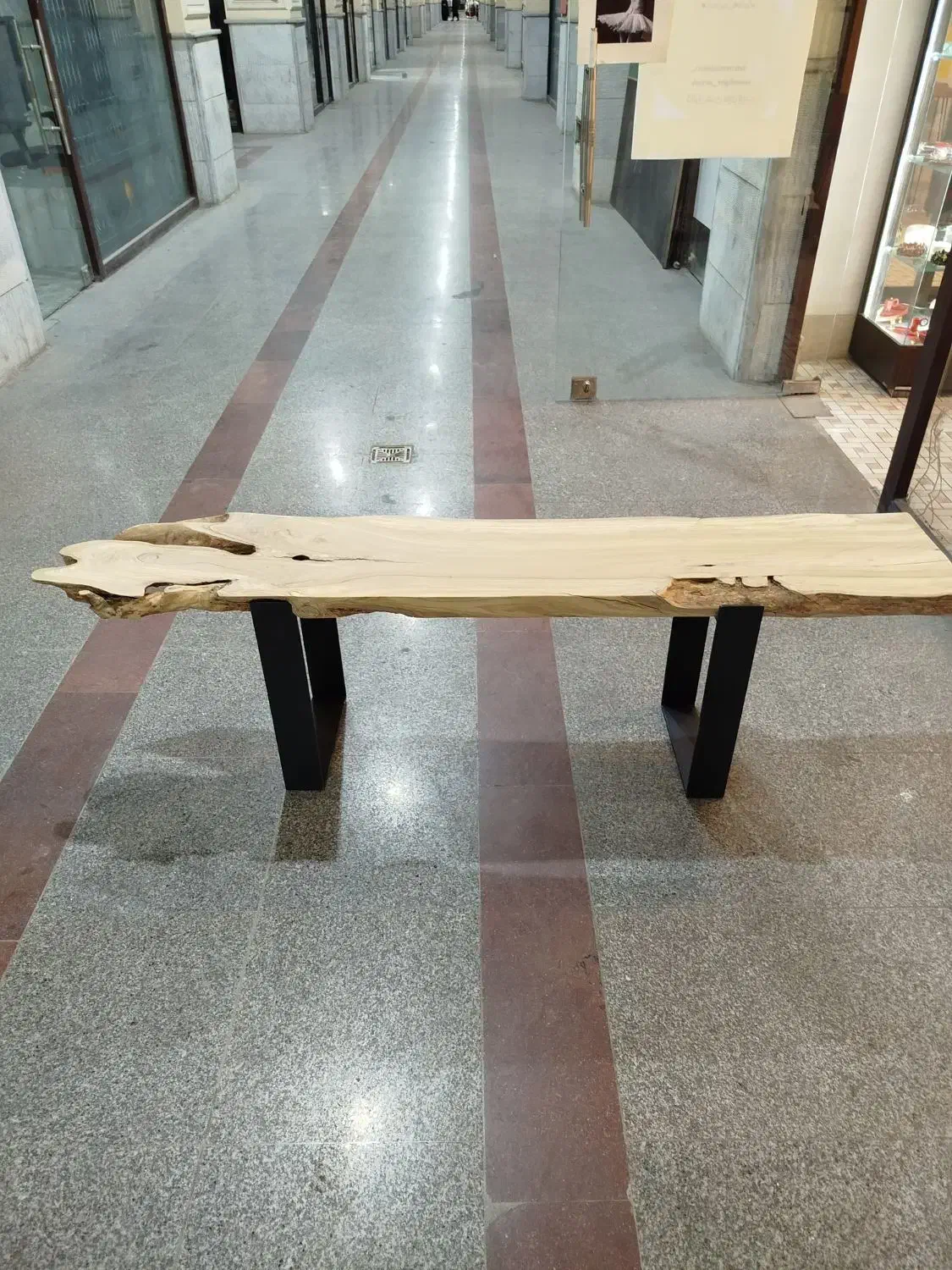 میز تی وی رستیک|میز تلویزیون|اندیشه, اندیشه فاز ۴|دیوار