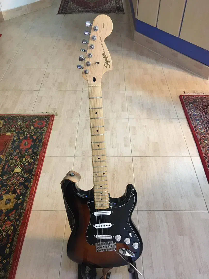 گیتار الکتریک|گیتار، بیس، امپلیفایر|رشت, دیلمان|دیوار