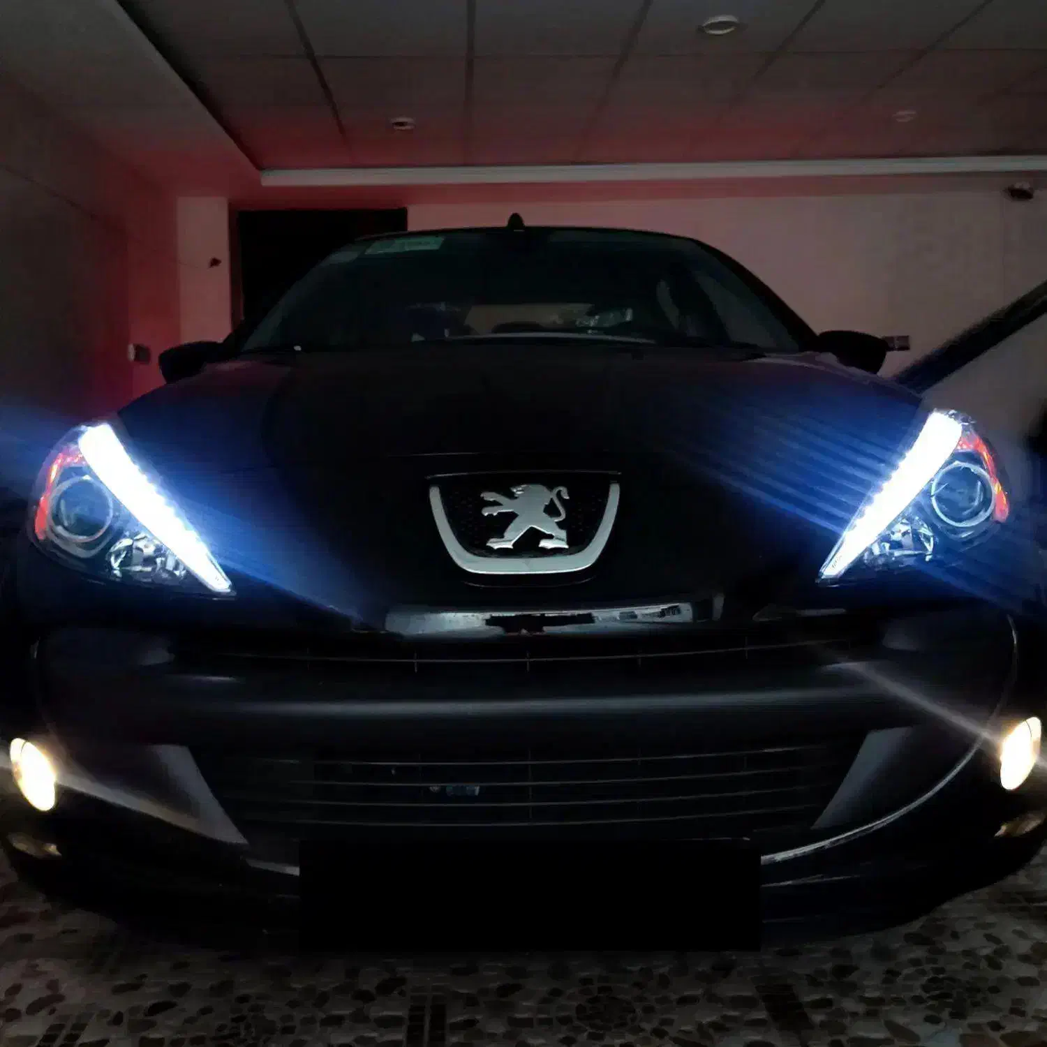 207 صفر مشکی|خودرو سواری و وانت|برازجان, |دیوار