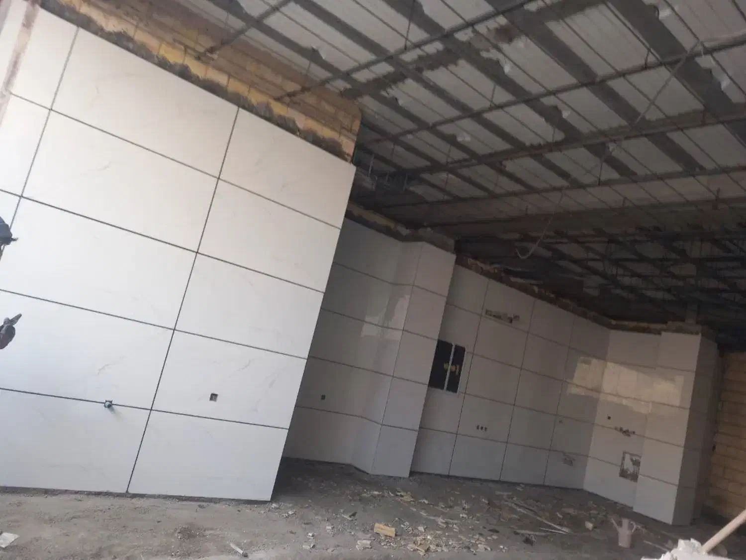 کاشی کاری وه سرامیک کاری سنگ پله وه بغل پله|خدمات پیشه و مهارت|قم, زند آباد|دیوار