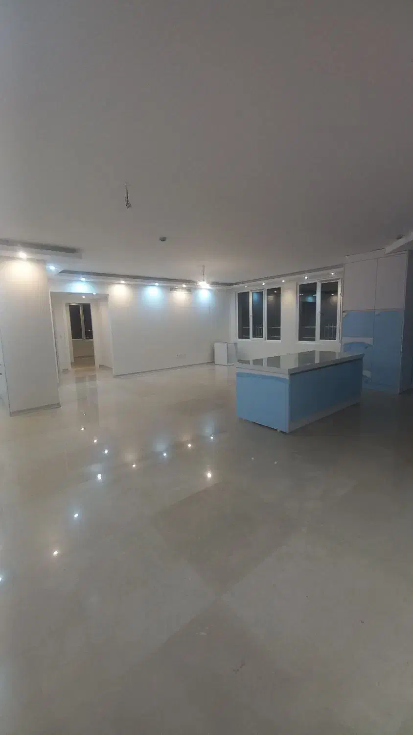 دریا  ۱۳۵ متر ۳ خوابه کیلید نخورده ۲ پارکینگ