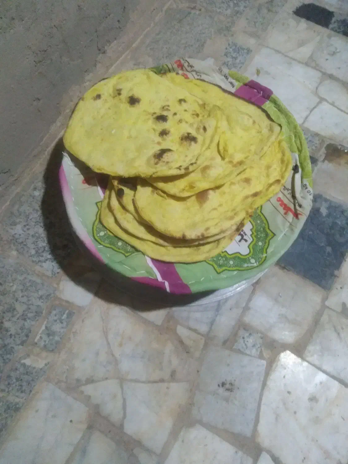 نون محلی|خوردنی و آشامیدنی|راور, |دیوار