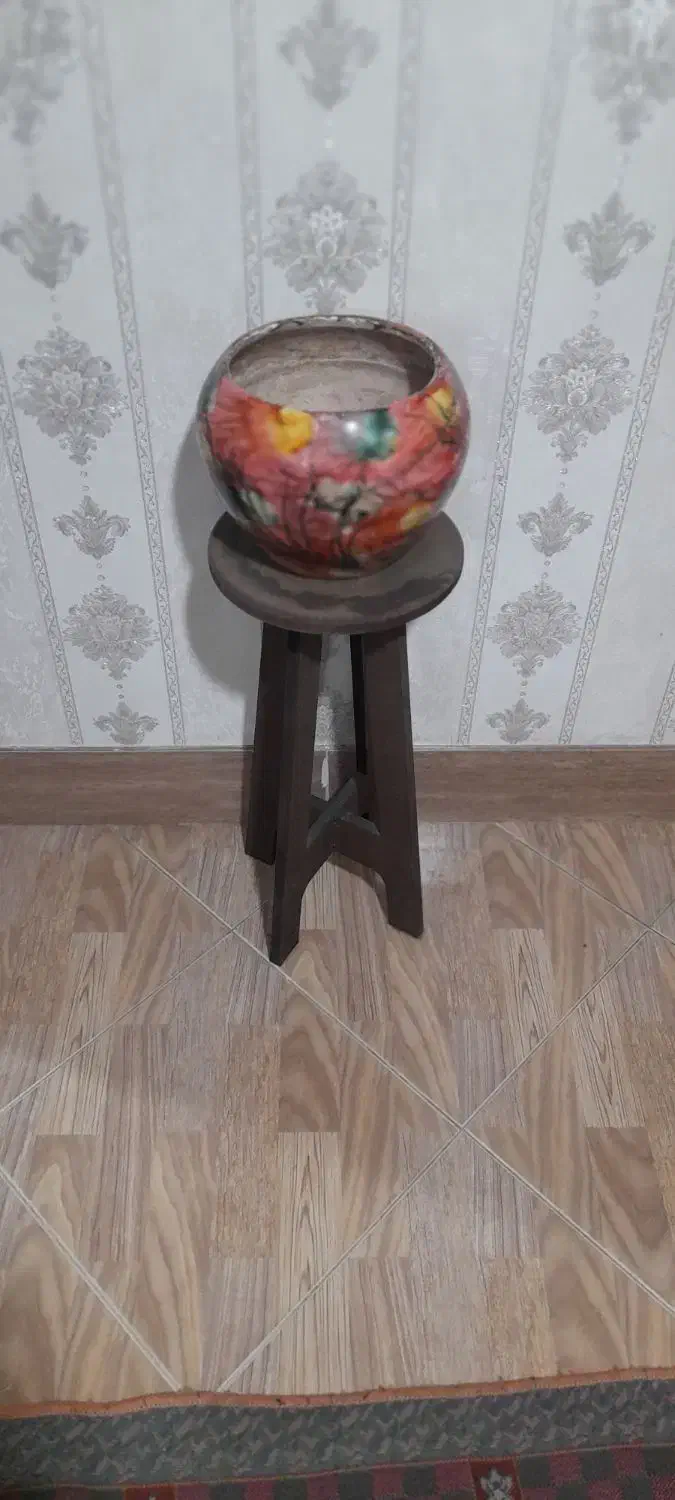 گلدان با استند|صنایع دستی و سایر لوازم تزئینی|سمنان, |دیوار