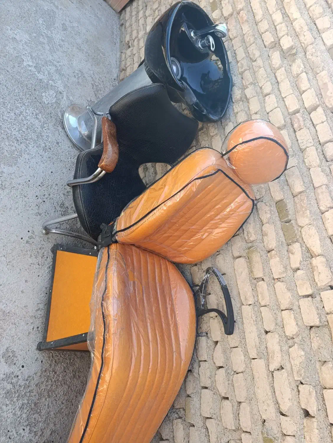 یونیت و سرشور مجهز|آرایشگاه و سالنهای زیبایی|مرند, |دیوار