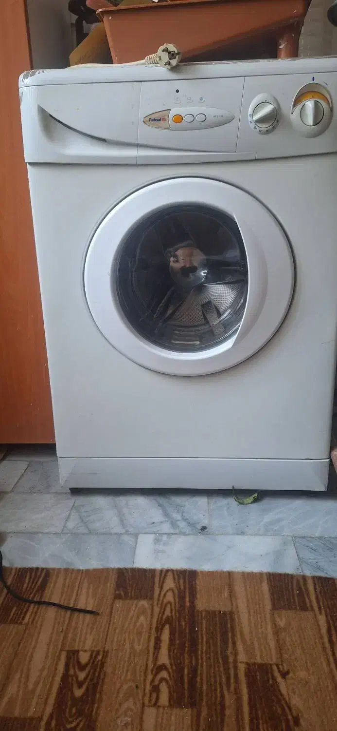 لباسشویی|ماشین لباسشویی و خشک‌کن لباس|بومهن, |دیوار