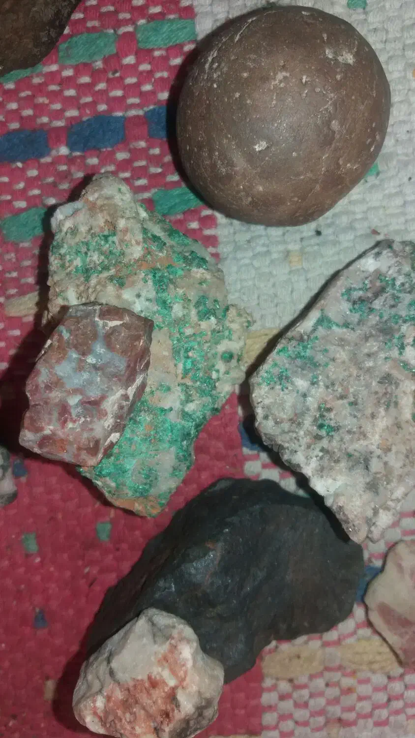 تعدادی سنگ قیمتی فروشی|کلکسیون اشیاء عتیقه|ری, بی‌بی شهر بانو|دیوار