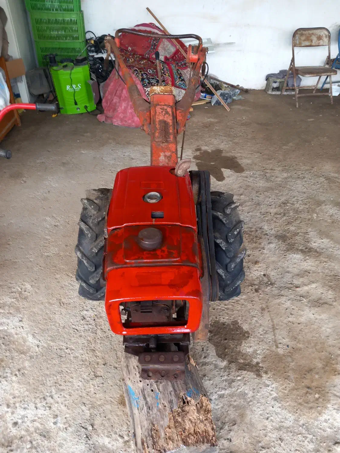 تیلر|ماشین‌آلات صنعتی|رشت, فرودگاه سردار جنگل رشت|دیوار