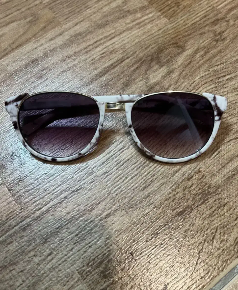 گردن بند دست بند نو|بدلیجات|گنبد کاووس, |دیوار