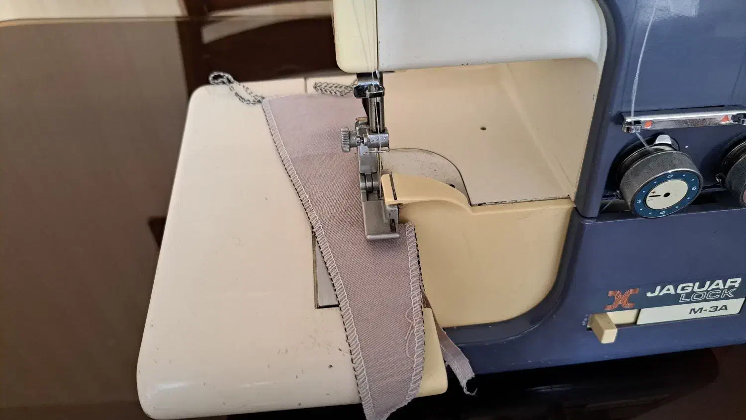 چرخ سردوز جگوار سه نخ استوک ژاپن|چرخ خیاطی و ریسندگی|مشهد, شهرک لشکر (شهرک غرب)|دیوار