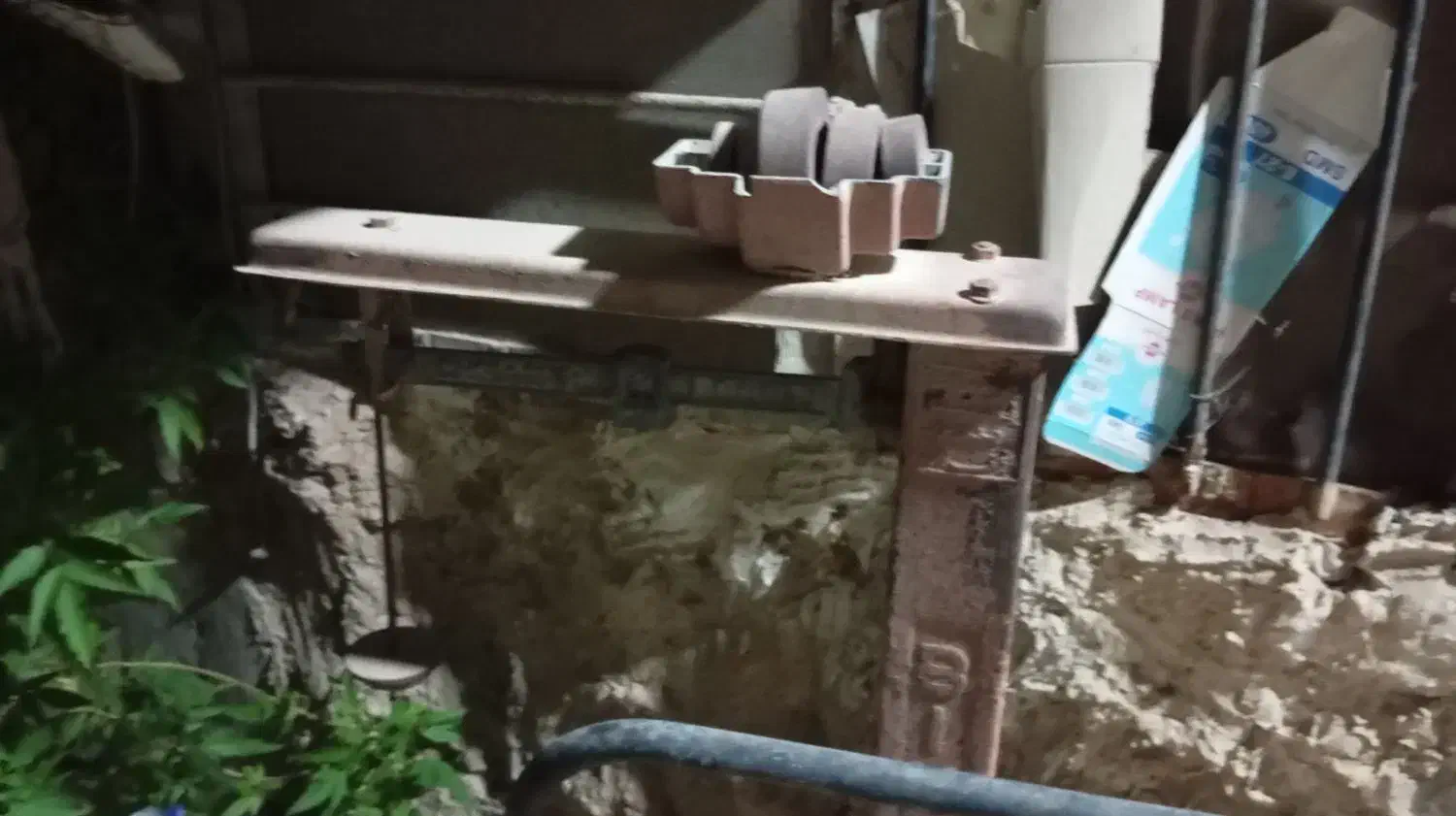 ترازو بزرگ|ابزارآلات|بندر دیر, |دیوار