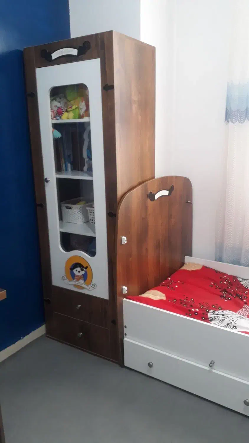 تخت نوجوان وپاتختی وویترین کاملا سالم|تخت و سرویس خواب|محمدیه-قزوین, |دیوار