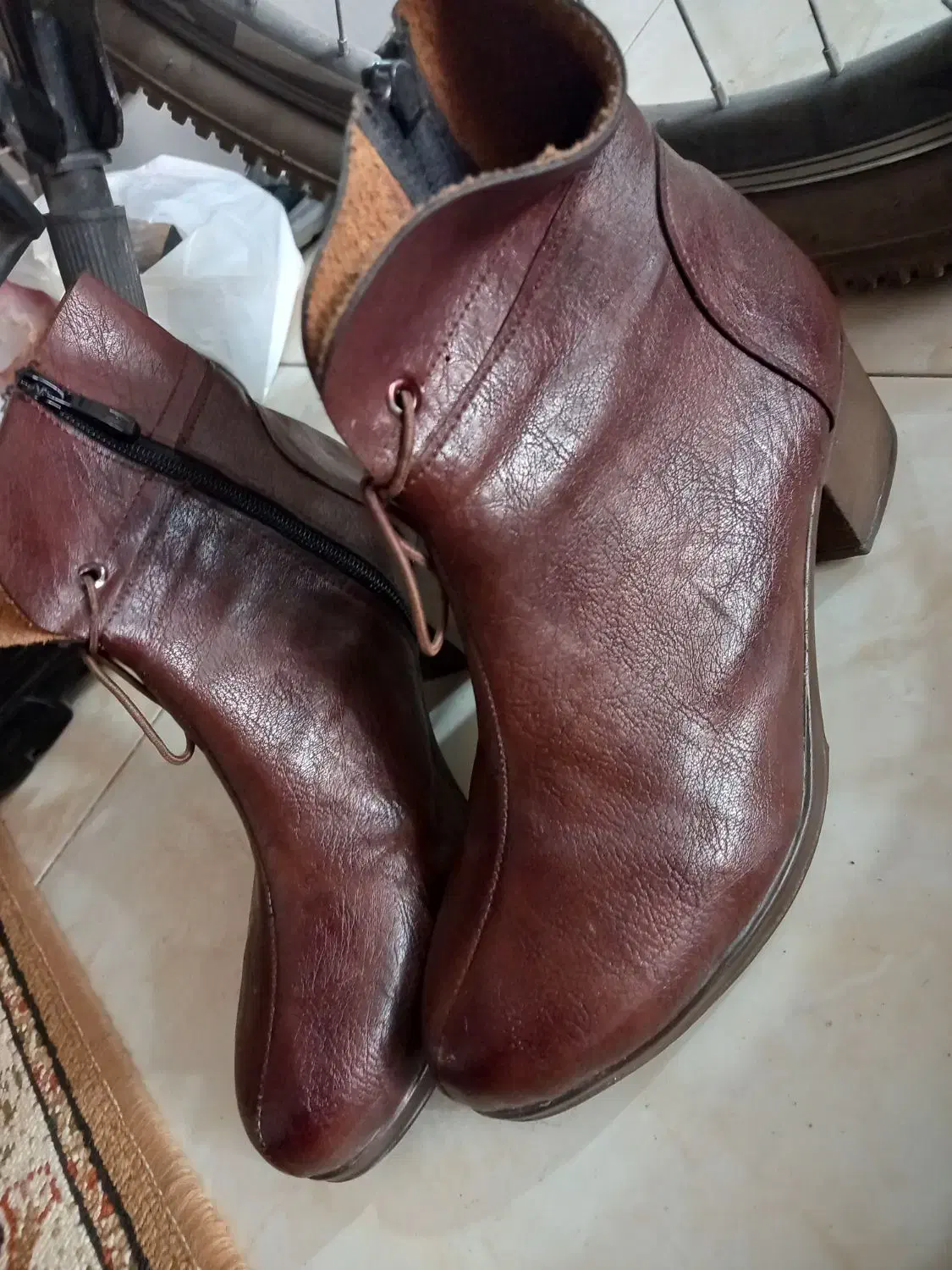 بوت|کیف، کفش، کمربند|مشکیندشت, |دیوار