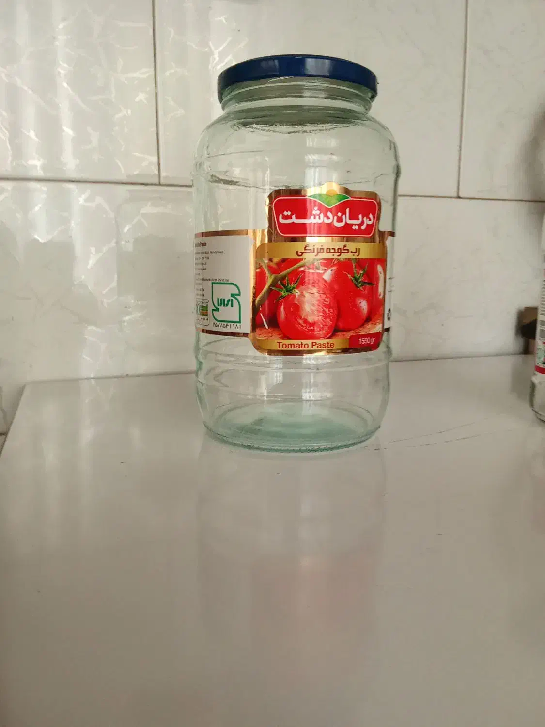 تعدادی شیشه|ظروف نگهدارنده، پلاستیکی، یک‌بارمصرف|تبریز, |دیوار