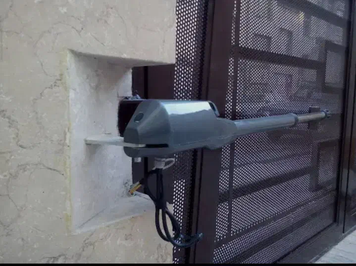 نصاب کرکره برقی وشیشه سکوریت|خدمات پیشه و مهارت|کنارک, |دیوار