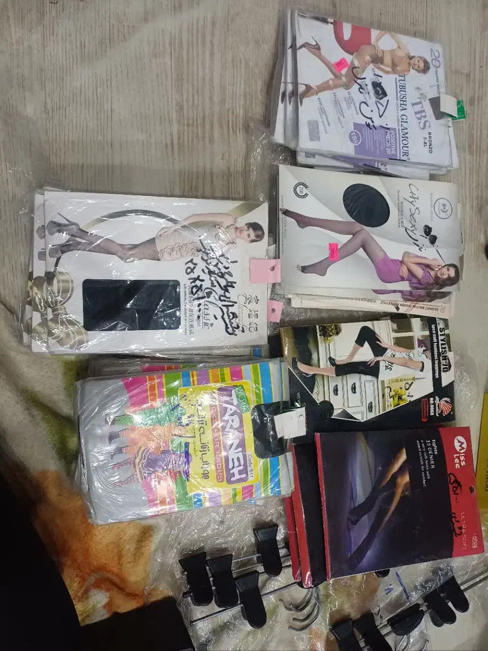 جوراب شلواری|لباس|قم, امامزاده ابراهیم|دیوار