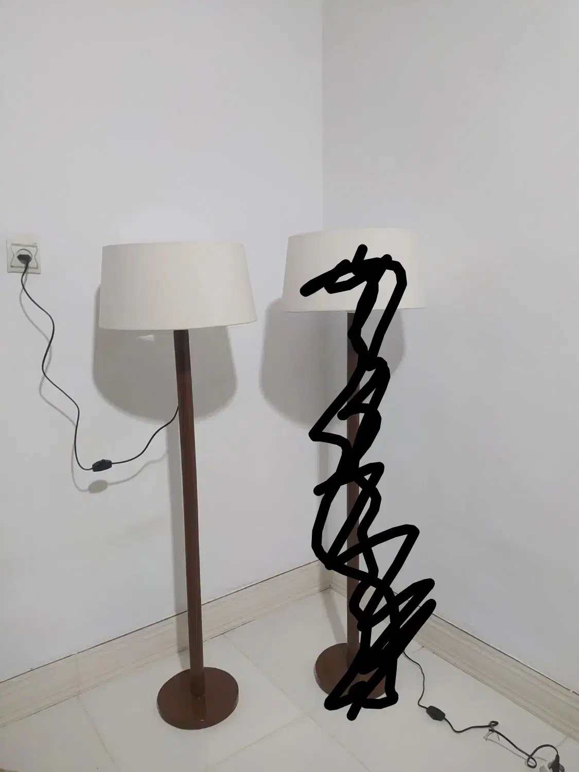 یک عدد اباژور ایستاده چوبی و شیک زیر قیمت بازار|چراغ خواب و آباژور|کرمانشاه, |دیوار